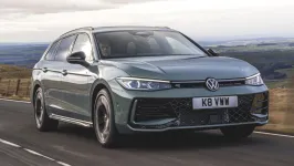 Новата ера на германския бестселър: Основни неща за модерната моделна гама на Volkswagen Passat