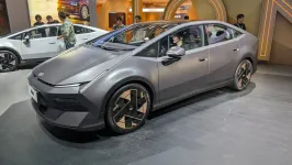 Как Hyundai Ioniq V превърна ретро дизайна в геометричен кошмар