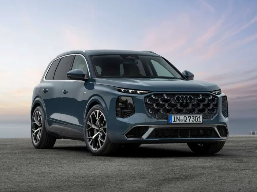 Audi Q7: Изкуството да маскираш двутонен семеен хол като дигитално оръжие за бързата лента