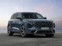 Audi Q7: Изкуството да маскираш двутонен семеен хол като дигитално оръжие за бързата лента