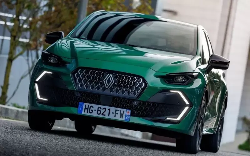 Renault Clio 2026 ECO-G: Кралят на пробега се завръща с 1450 км автономия