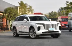 Пурпурното знаме на лукса: Hongqi и технологичният разкош на FAW Group завладяват България