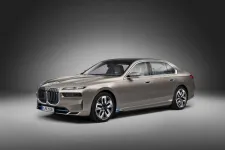 BMW Серия 7 (G70): Дигиталният трон на баварската мощ