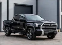 V8 двигател, 4х4 и нула смисъл: Анатомия на лъскавия градски пикап